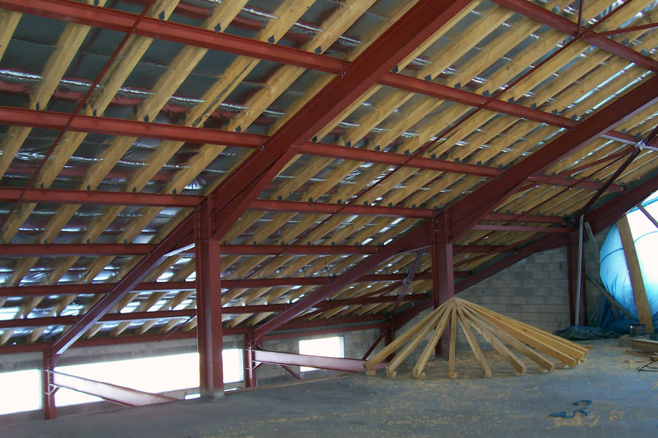 Comment rénover la toiture d'un hangar agricole ? - McCover